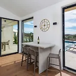 Moderna San Lorenzo Villa Orbanići